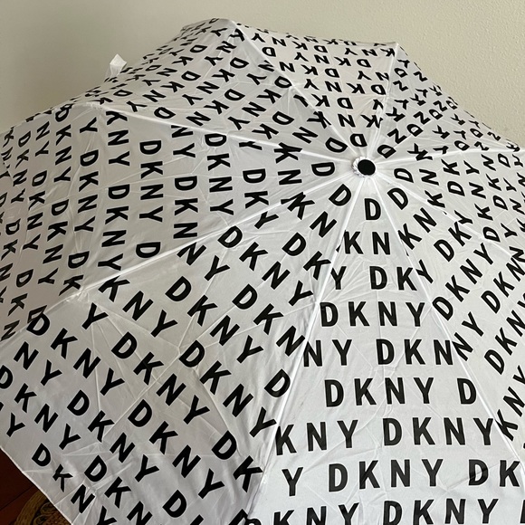 DNKY UMBRELLA With matching scarf - Picture 2 of 4